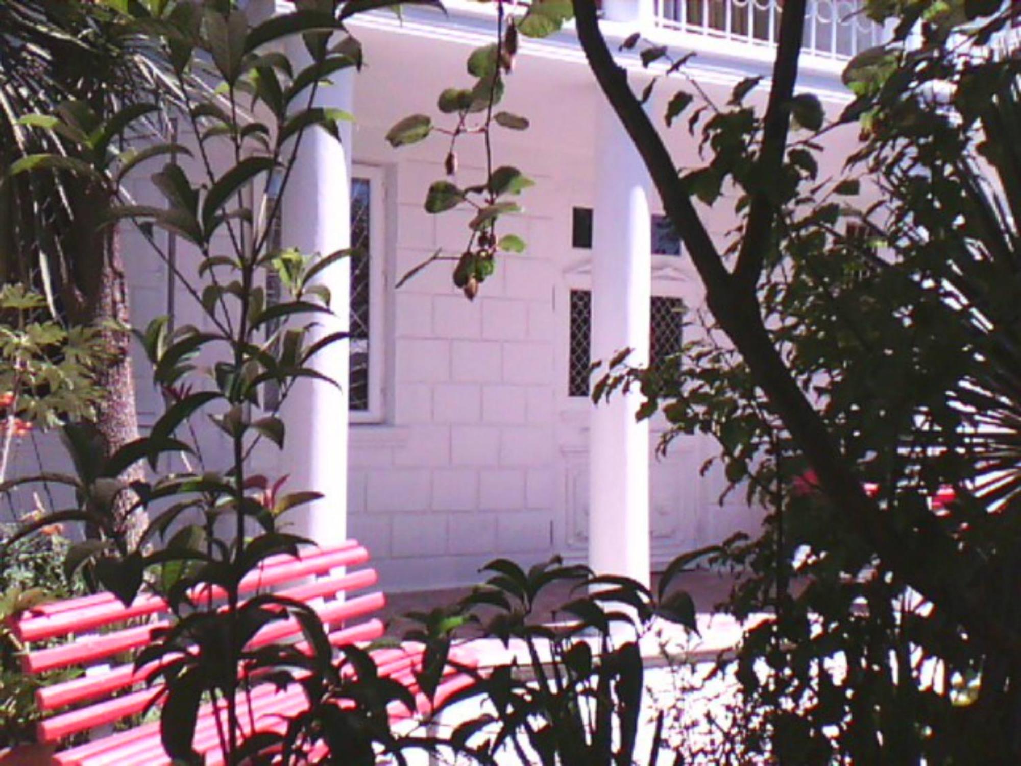 White Guest House Batumi Exterior photo