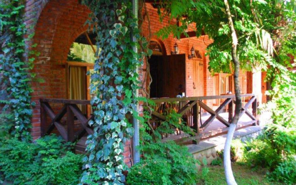 White Guest House Batumi Exterior photo