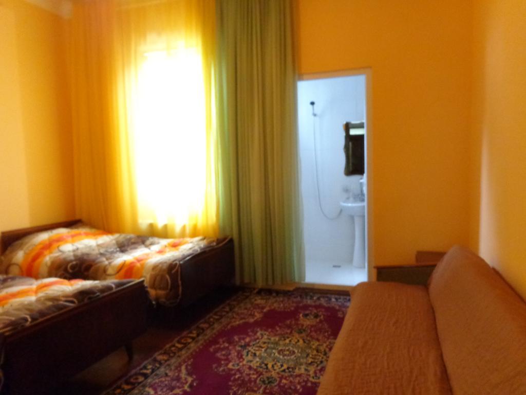 White Guest House Batumi Exterior photo