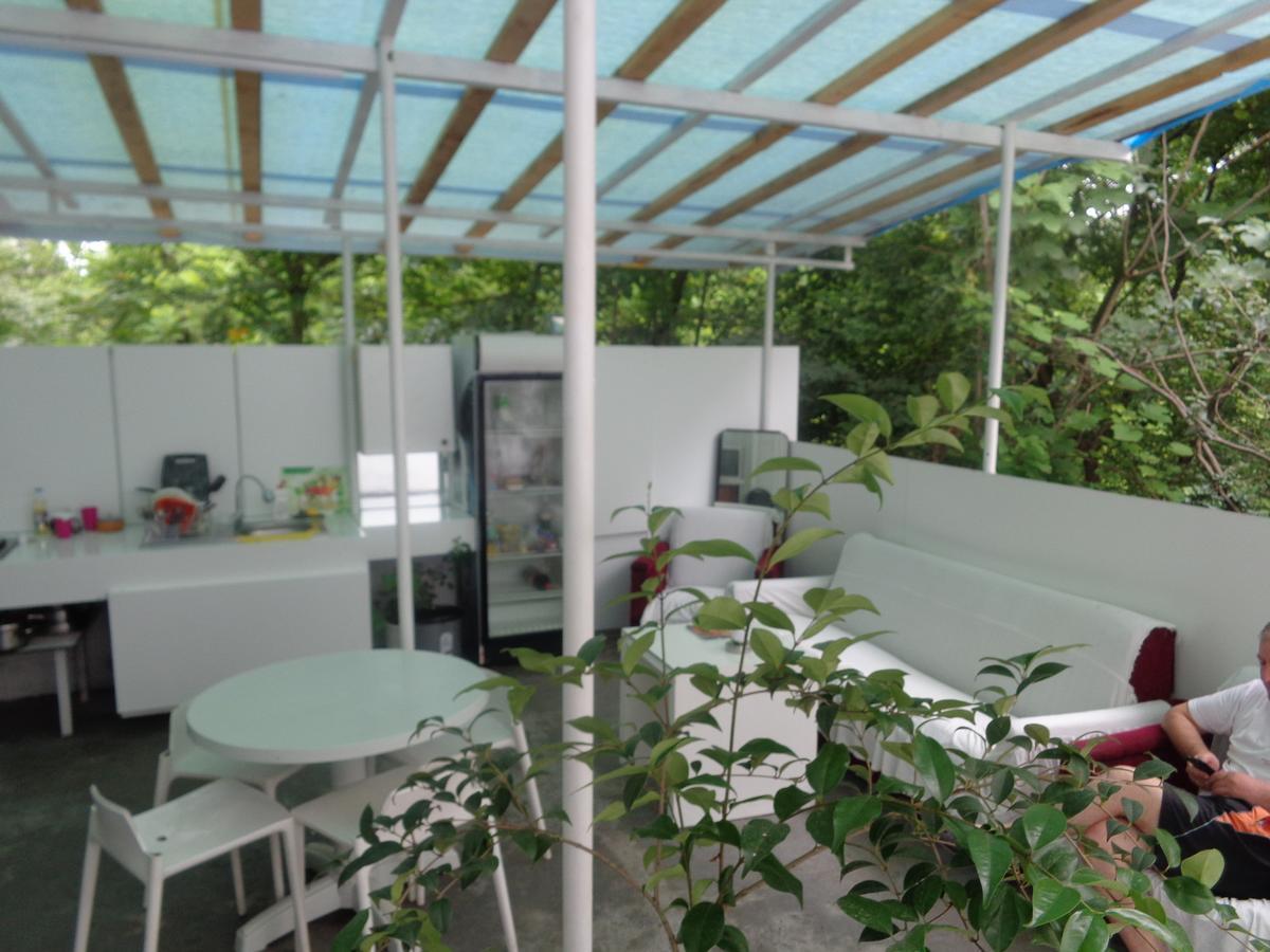 White Guest House Batumi Exterior photo